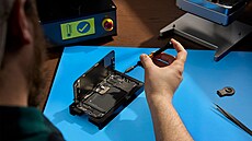 Apple spustil program, který umožní domácí opravy jeho zařízení. Apple spustil program, který umožní domácí opravy jeho zařízení.