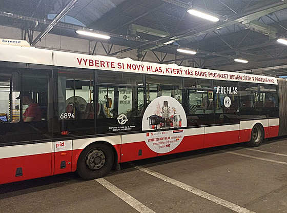 Hlasy finalist zní ve tyech tramvajích a tyech autobusech.