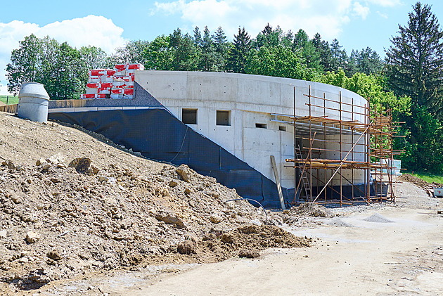 Stavba nového objektu památníku Plotina (kvten 2022)