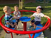 Děti si naštěstí mohou v Ostravě hrát, v jejich vlasti se však stále bojuje a... Děti si naštěstí mohou v Ostravě hrát, v jejich vlasti se však stále bojuje a...