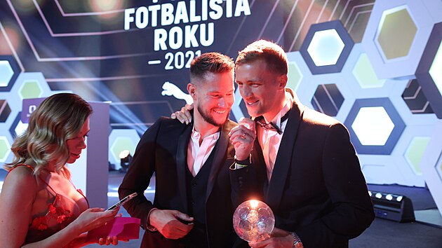 Tom Vaclk (vlevo) spolen s Tomem Soukem (vpravo) po vyhlen ankety Fotbalista roku.