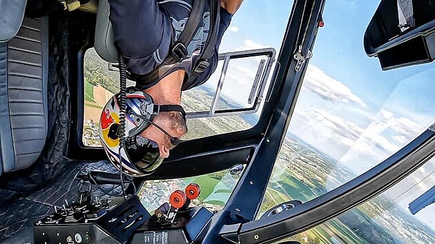 Parautista a letec Felix Baumgartner se pedstav na leton Aviatick pouti.