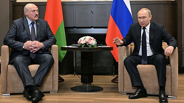 Rusk prezident Vladimir Putin se seel s bloruskm vdcem Alexandrem Lukaenkem. (23. kvtna 2022)