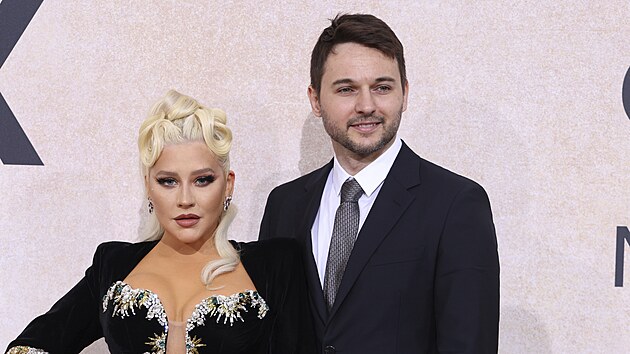 Christina Aguilera a jej partner Matthew Rutler (Cannes, 26. kvtna 2022)