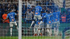 Fotbalisté Marseille oslavují gól proti Štrasburku. Fotbalisté Marseille oslavují gól proti Štrasburku.