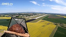 Letoun Miles Magister se blíží k přistávací dráze letiště v Čáslavi, aby... Letoun Miles Magister se blíží k přistávací dráze letiště v Čáslavi, aby...