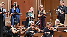 lenové belgického sboru Vox Luminis a Freiburger Barockorchester na koncert...