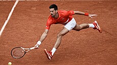 Srb Novak Djokovi bhem tetího kola Roland Garros.