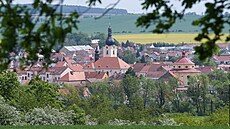 Město Dobřany na Plzeňsku fotografované z Martinské stěny. (16. 5. 2022) Město Dobřany na Plzeňsku fotografované z Martinské stěny. (16. 5. 2022)