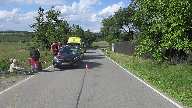 Opilý cyklista na Přerovsku narazil do auta opilého řidiče.