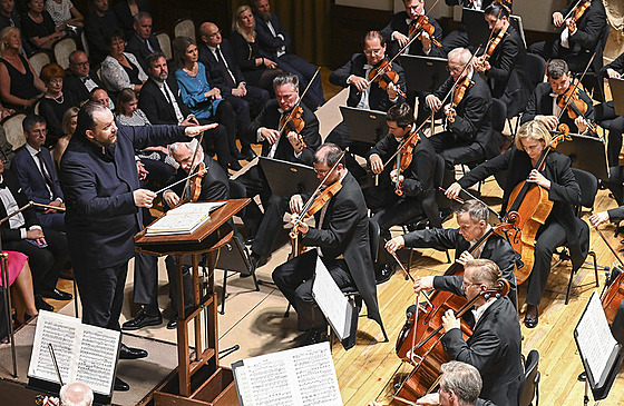 Vídetí filharmonikové, které dirigoval Andris Nelsons, uzaveli Praské jaro...