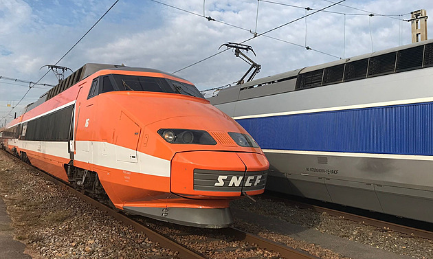 Vlak TGV, který pijede do Brna, mí 200 metr a tvoí jej dva hnací a osm...