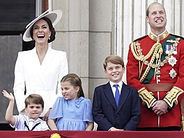 Zatímco princ William vynesl povinnou vojenskou uniformu, jeho manelka Kate...