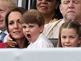 Vévodkyn Kate, princ Louis a princezna Charlotte na oslav platinového jubilea...