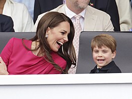 Vévodkyn Kate a princ Louis na oslavách platinového jubilea královny Albty...
