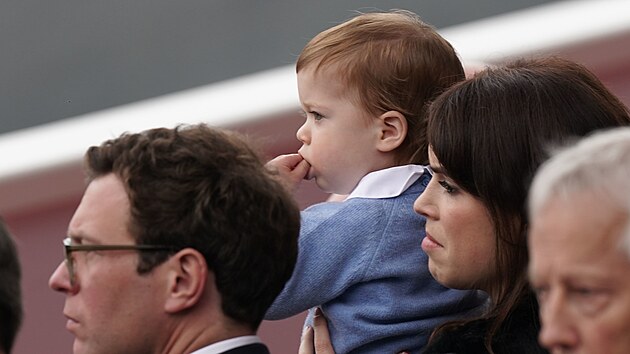 Jack Brooksbank, princezna Eugenie a jejich syn August na oslav platinovho jubilea krlovny (Londn, 5. ervna 2022)