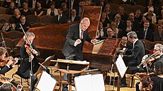 Francouzský orchestr Les Siécles, dirigent François-Xavier Roth a pianista...