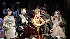 Tenorista Allan Clayton jako Hamlet v Metropolitní opee 