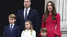 Princ George, princ William, princezna Charlotte, princ Louis a vévodkyn Kate...