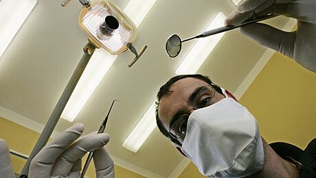 Zubních léka je na Vysoin nedostatek. Nkteí lidé za nimi tak musí dojídt i nkolik desítek kilometr. (Ilustraní snímek)