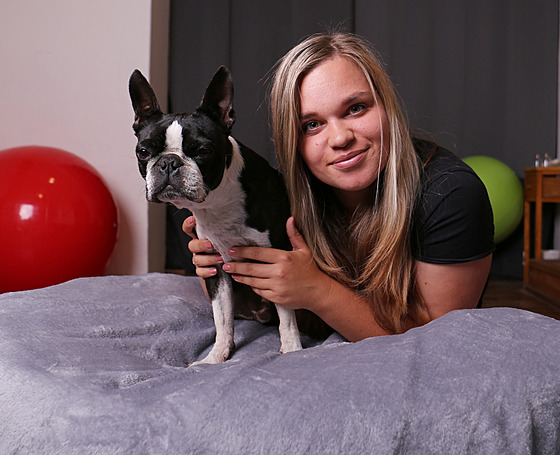 Dominika Kylíková, která se v Chomutov vnuje rehabilitaci pro psy.