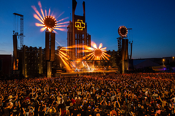 Letanský koncert skupiny Rammstein se u vech obyvatel v okolí nesetkal s...