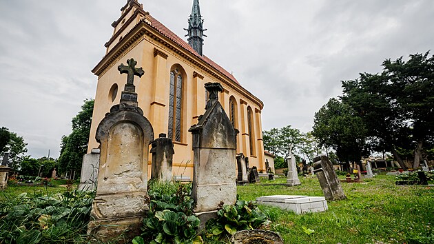 Ve Velvarech se opt otevely dvee hbitovnho kostela sv. Ji v majetku msta. (9. ervna 2022)