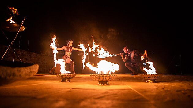 Sylva a Jiří Zaťkovi byli jedni z prvních, kteří v Česku předvedli ohňovou show.