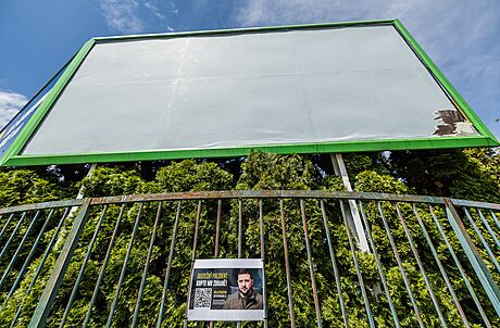Reklamní spolenost BigMedia odstranila v Hradci Králové billboard, který...