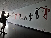 Piktogramy od studentů karlovarské SUPŠ keramické a sklářské zdobí stěny chodeb... Piktogramy od studentů karlovarské SUPŠ keramické a sklářské zdobí stěny chodeb...