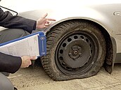 Při nároku na uplatnění poškozené pneumatiky nemusí pomoci ani dobrozdání od...