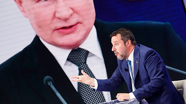 éf italské strany Liga Matteo Salvini bhem televizní debaty o ruské invazi na...