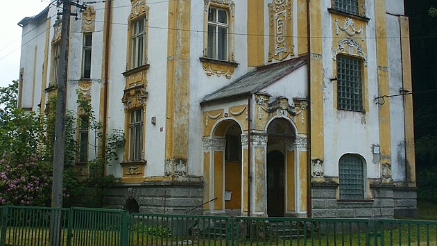 Jgerova vila v Krsnm Buku se na rozdl od tovrny dochovala.