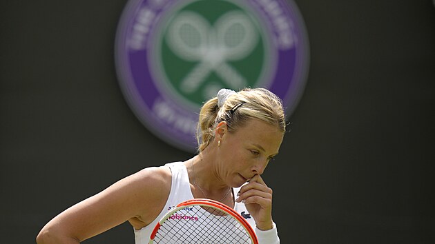 Estonka Anett Kontaveitov bhem druhho kola Wimbledonu.
