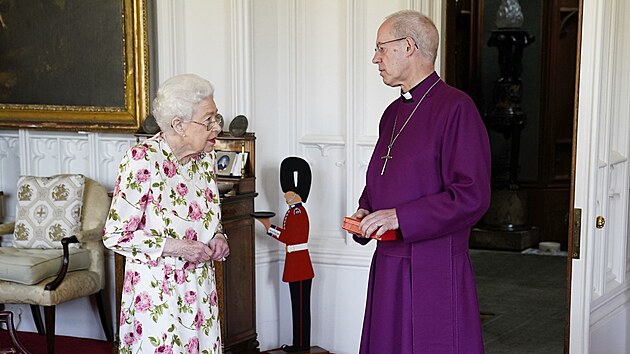 Krlovna Albta II. a arcibiskup z Canterbury Justin Welby (Windsor, 21. ervna 2022)