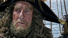 Geoffrey Rush a Javier Bardem ve filmu Piráti z Karibiku: Salazarova pomsta