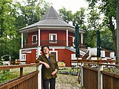 Rodina Aleny Novákové se o zámeček a přilehlou oboru stará už tři generace. Rodina Aleny Novákové se o zámeček a přilehlou oboru stará už tři generace.