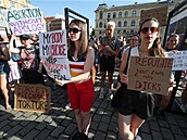 Demonstrace lidskoprávní organizace Amnesty International proti rozhodnutí... Demonstrace lidskoprávní organizace Amnesty International proti rozhodnutí...
