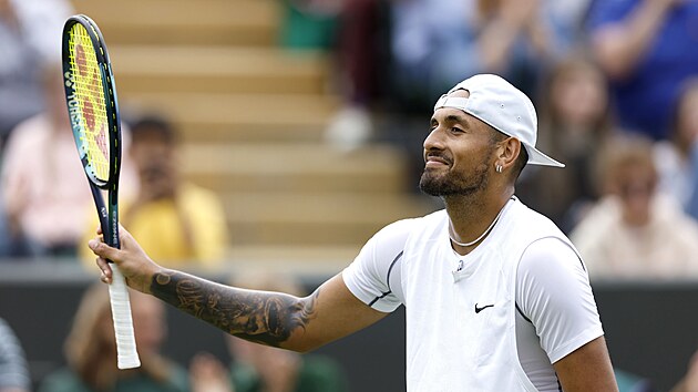 Australský tenista Nick Kyrgios slaví postup do třetího kola Wimbledonu