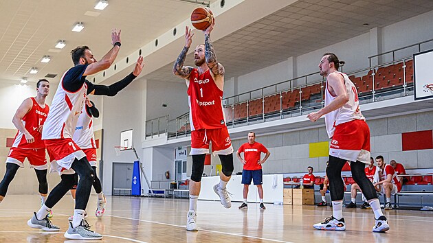 Patrik Auda (uprosted) na trninku basketbalov reprezentace