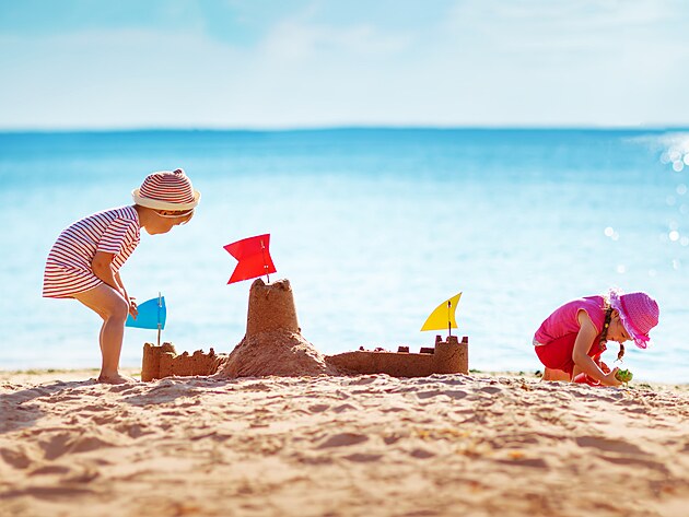 A co děti, mají si kde hrát? Jak zabavit na dovolené u moře děti, to je ve...