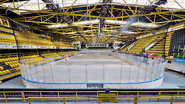 NOV RA. Ledov plocha na Hlinkov zimnm stadionu se zila na rozmry NHL a mantinely se vymnily za modern, prun.