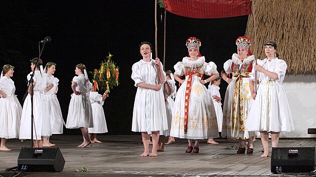 Na 77. ronku mezinrodnho folklornho festivalu Strnice reprezentovalo Hanou tm 150 krojovanch len hanckch soubor a lidovch muzik.