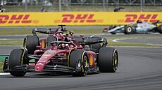 Carlos Sainz z Ferrari si jede pro první triumf ve formuli 1. Zvítzil ve Velké...