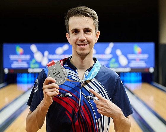 Reprezentant v bowlingu Jaroslav Lorenc se stíbrem ze Svtových her.