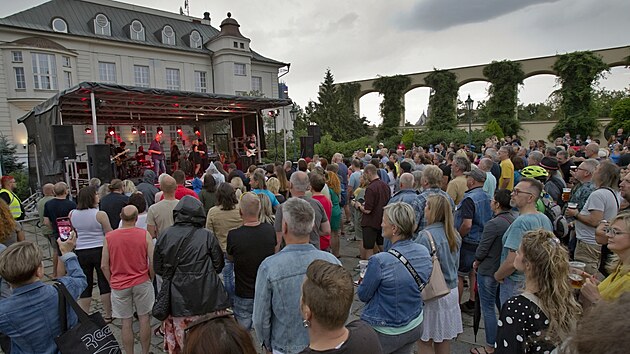 V Plzni se každý čtvrtek koná Léto v Prazdroji. V jeho rámci už vystoupil Michal Ambrož s Hudbou Praha.