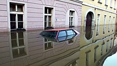 Zatopená ulice v Terezín. Povodn 2002.