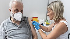 „Za týden jedu na dovolenou, tak to je jeden důvod. Za druhé tomu docela věřím... „Za týden jedu na dovolenou, tak to je jeden důvod. Za druhé tomu docela věřím...