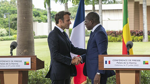 Francouzsk prezident Emmanuel Macron bhem nvtvy Beninu (27. ervence 2022)