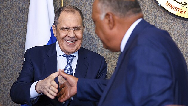 Rusk ministr zahrani Sergej Lavrov a jeho egyptsk protjek Sameh oukry (24. ervence 2022)